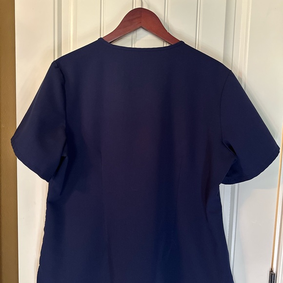 FIGS Scrub Top - Casma, Three-Pocket - Technical Collection - Picture 5 of 5